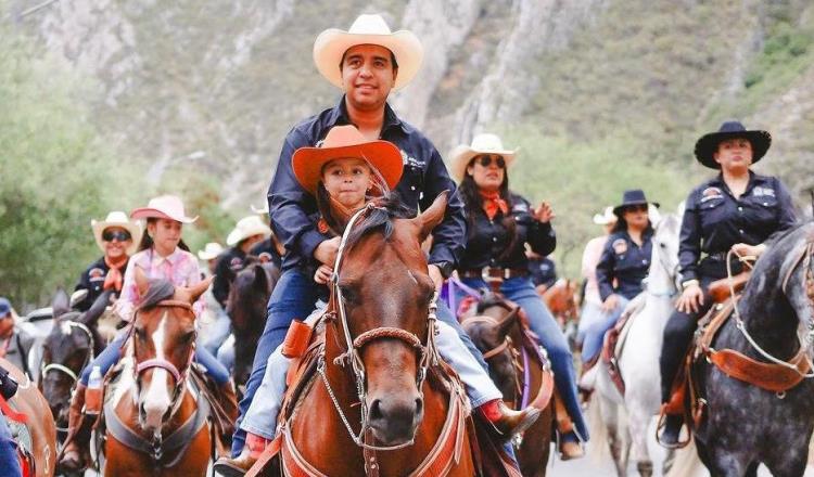 Cabalgan más de 700 jinetes por La Huasteca