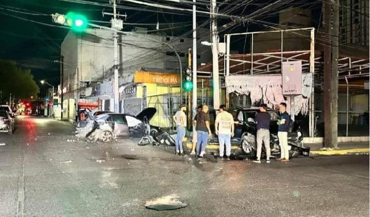 Provoca coreano destrozos con camioneta
