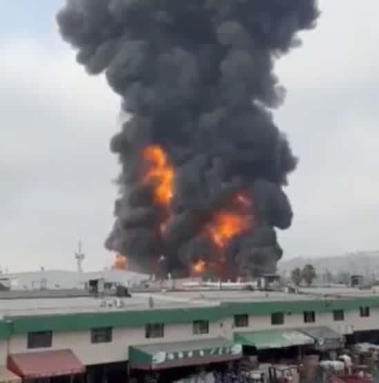 Incendio consume fábrica de esponjas en Tijuana