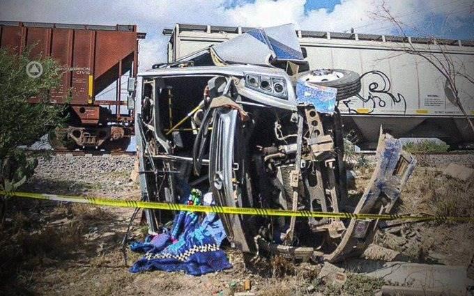 Choque entre tren y camión en Querétaro deja 6 muertos