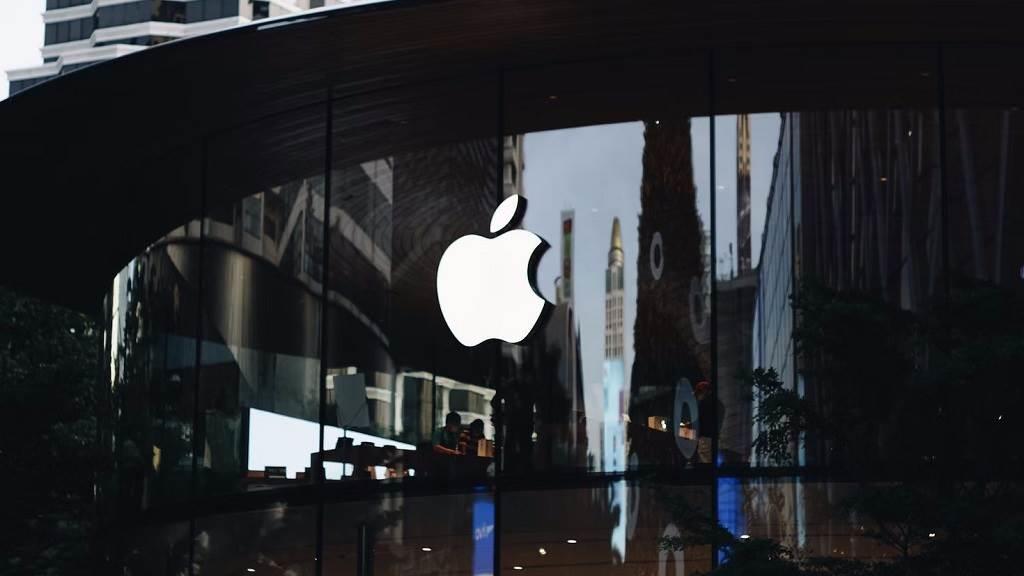 Apple ingresa menos dinero por venta de hardware