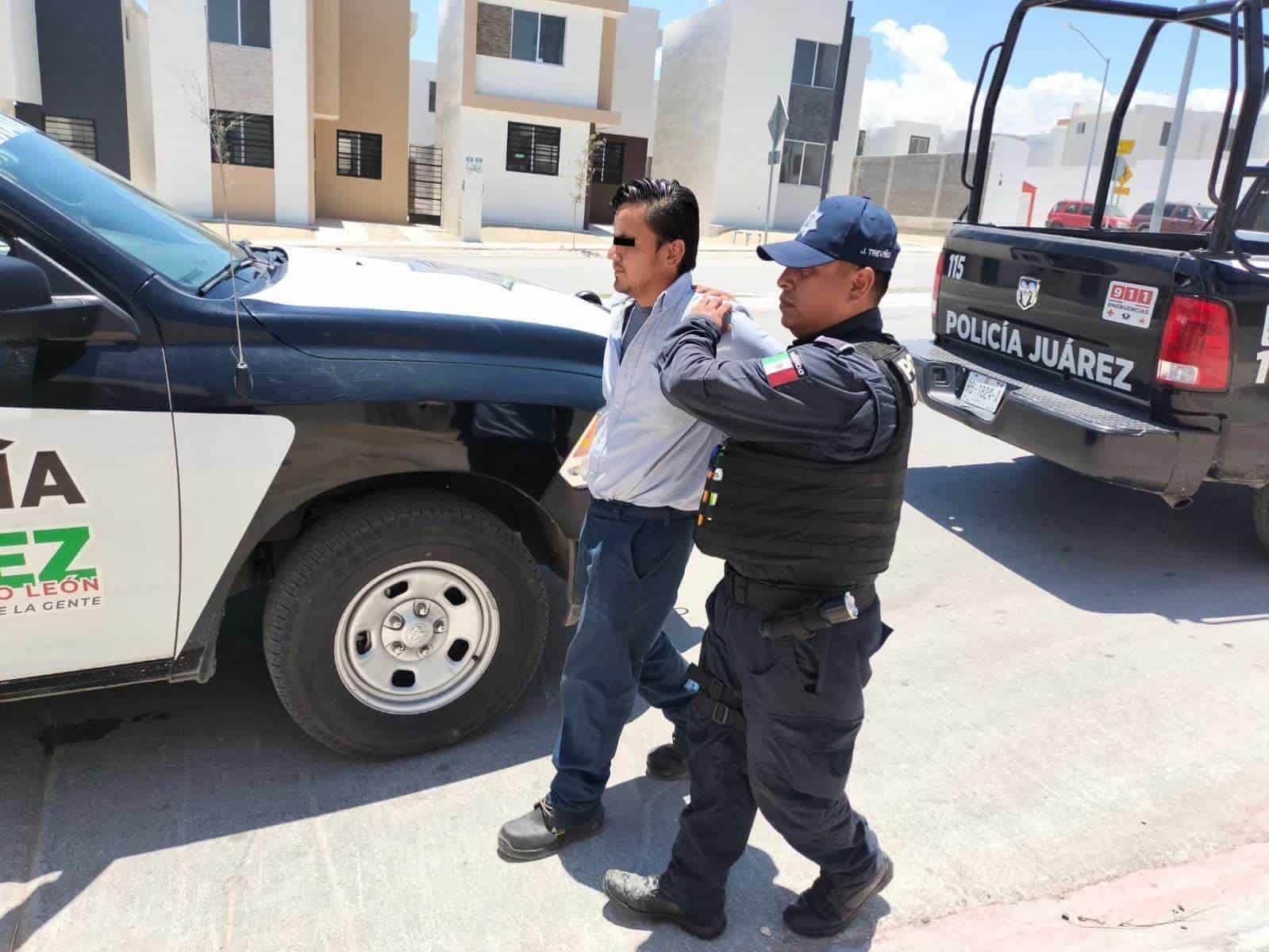 Un repartidor de una empresa de juegos, fue detenido por elementos de la Secretaría de Seguridad Pública del municipio de Juárez, al ser acusado de robar en una tienda de abarrotes.