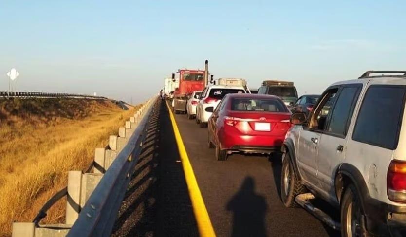 Reynosa amanece con bloqueo de carretera a Matamoros