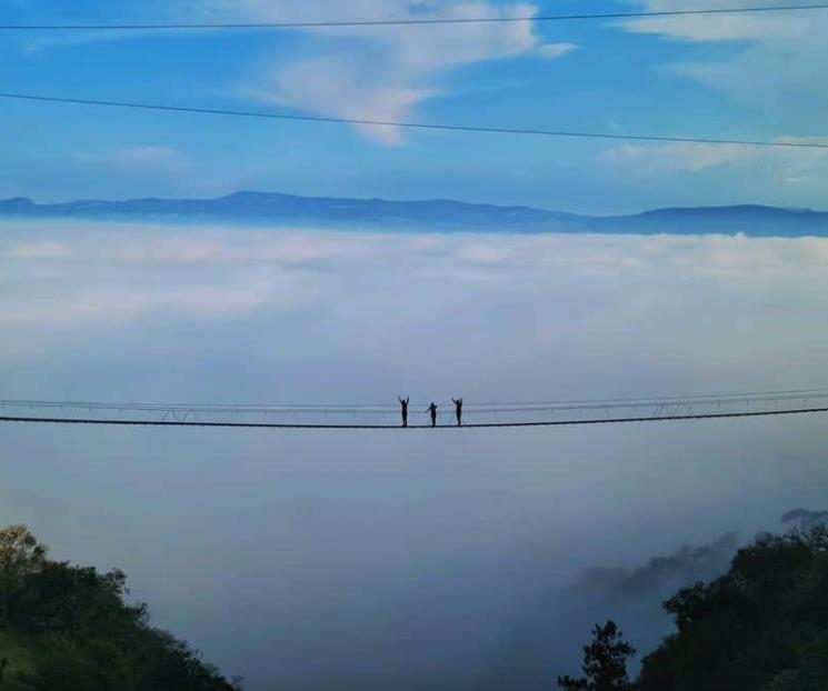 Así es el impresionante puente colgante de Tlatlauquitepec
