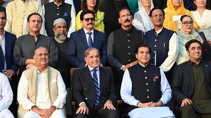 Presidente de Pakistán disuelve el Parlamento
