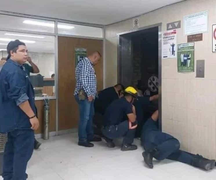 Rescatan a 7 atrapados en elevador del IMSS de Monclova