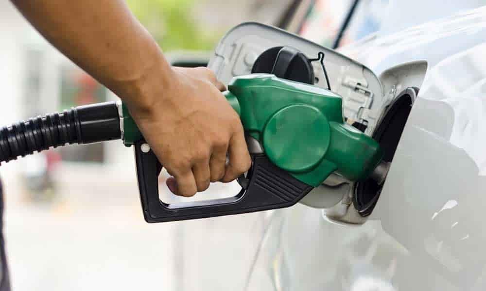 Gasolineros temen incumplir al SAT tras cambios a regulación