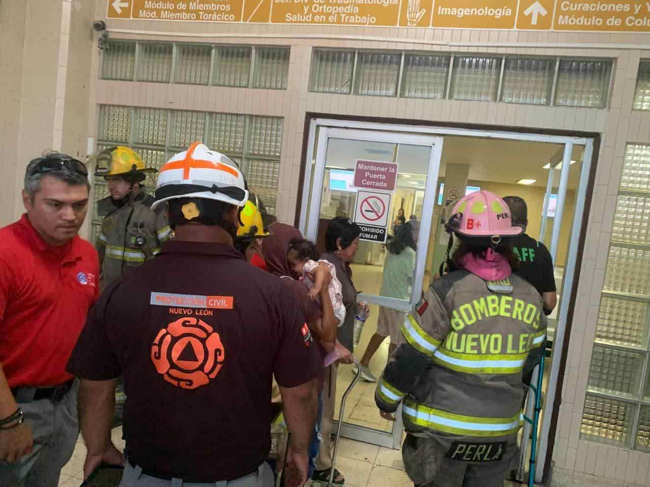 Un grupo de cinco mujeres que se quedaron atrapadas en un elevador del Hospital General de Zona 21 del IMSS, fueron rescatadas ayer por elementos de Protección Civil del Estado.
