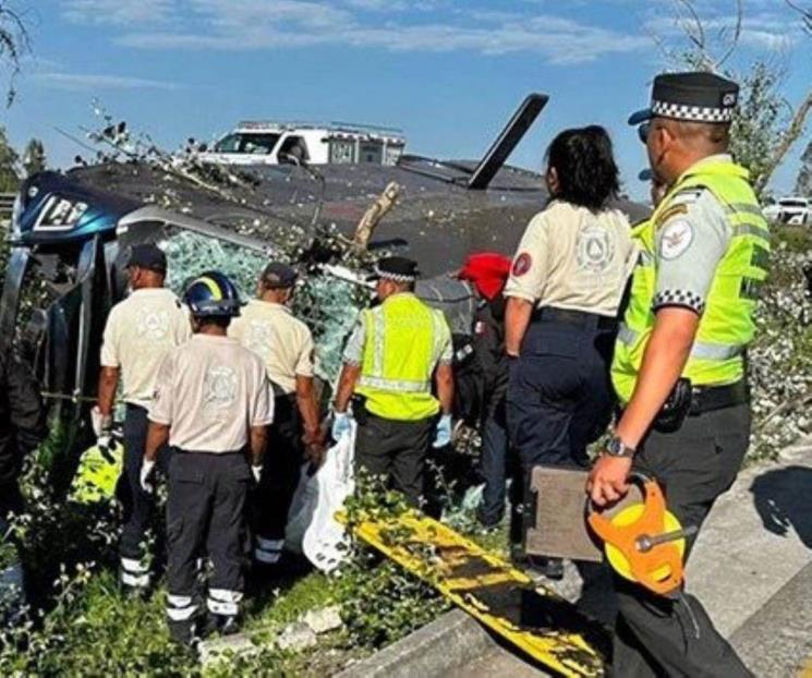 Volcadura deja al menos 7 muertos en autopista México-Qro