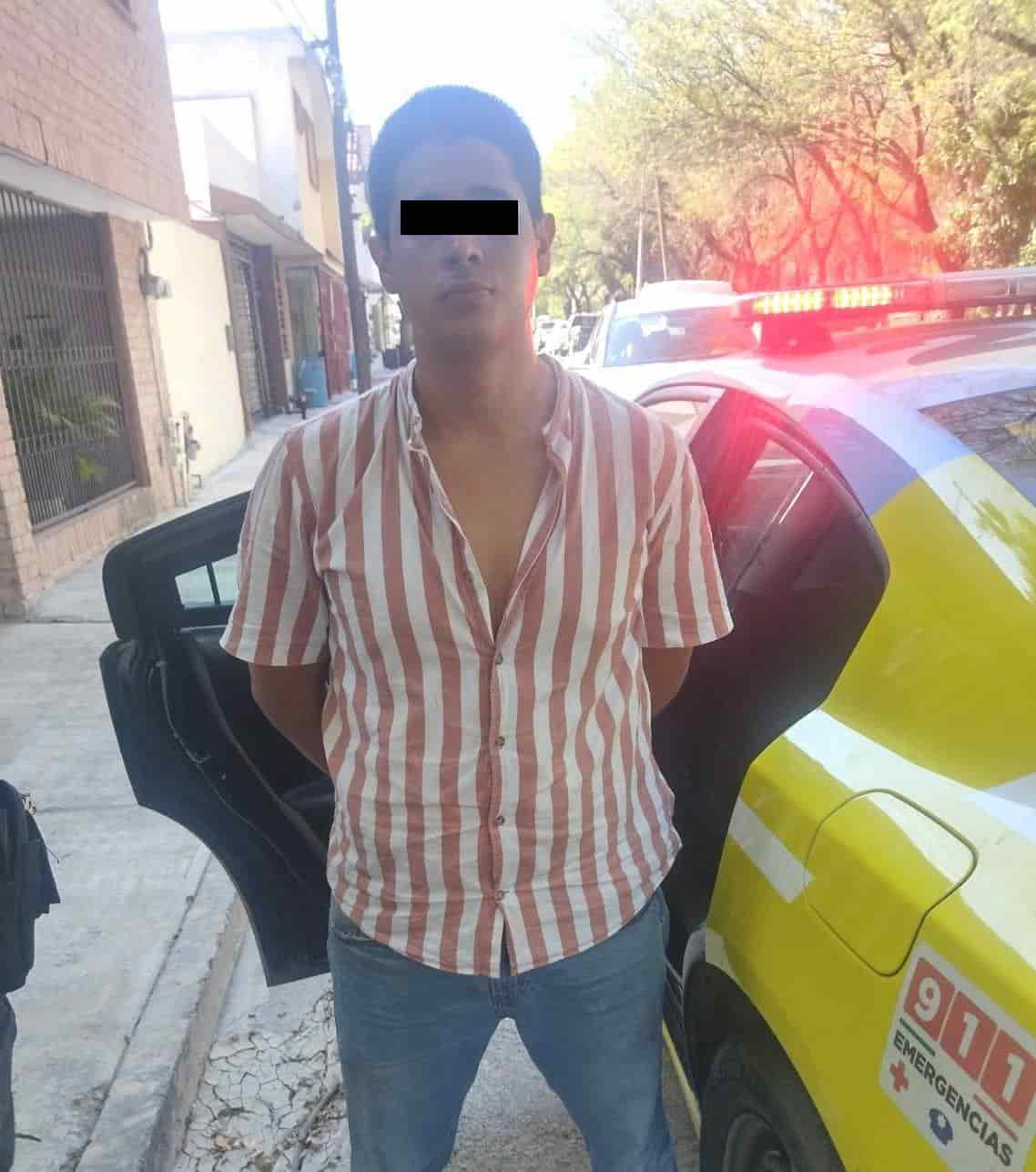 Un joven fue detenido por oficiales de la Policía de Monterrey, luego de presuntamente abusar de una mujer, a quien conoció en un bar y ella aceptó ir a dormir a la casa de él por la ahora que era y para estar más segura, en la Colonia Residencial Española.