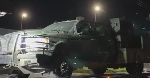 Un "monstruo", vehículo con blindaje artesanal y camuflajeadoutilizado por delincuentes para sus operaciones, fue encontrado en una brecha del municipio de Los Aldamas, Nuevo León, límites con Tamaulipas.