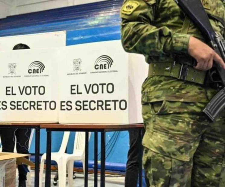 Cierran elecciones en Ecuador tras detenidos y ciberataques