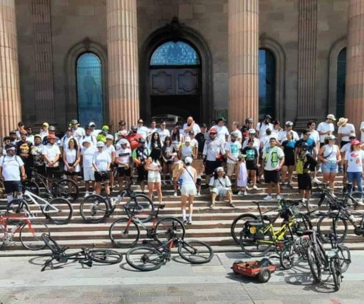 Protestan ciclistas de La Huasteca en Macroplaza