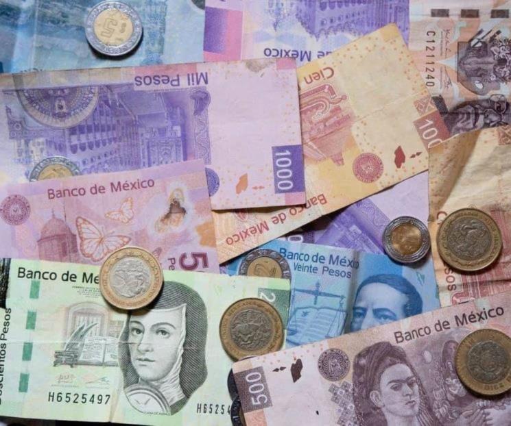 Precio del dólar abre la semana en 17.04 pesos al mayoreo