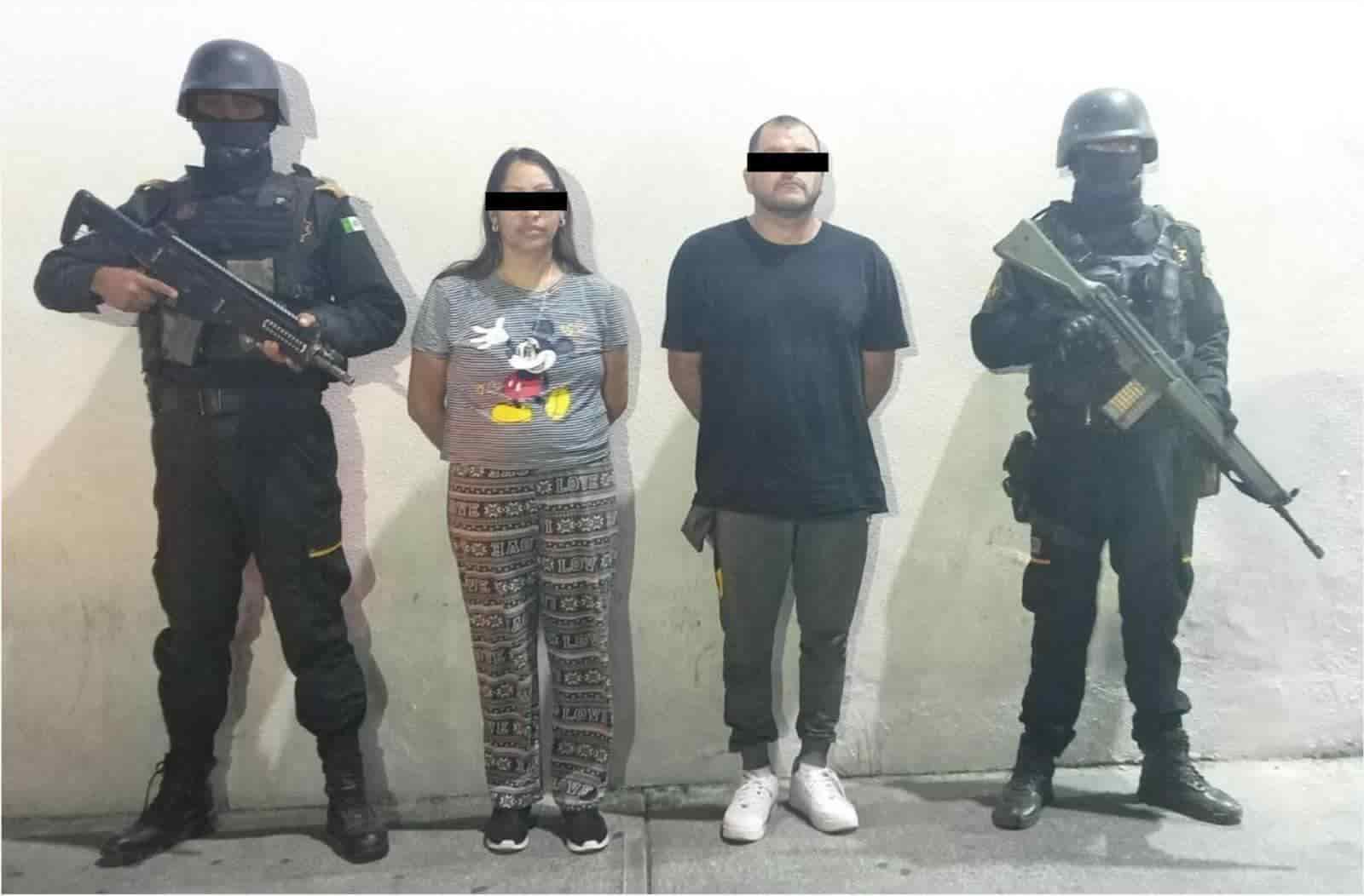 Como parte de las labores de disuasión delictiva, Fuerza Civil capturó a un hombre y una mujer con varias dosis de drogas y un arma de fuego, en Galeana.