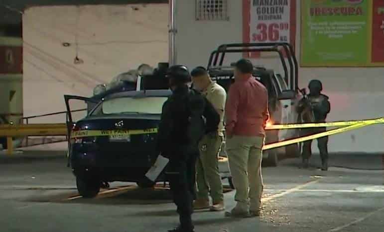 Una mujer fue baleada en el estacionamiento de una tienda, la noche del domingo en la Colonia Independencia, luego de ser asaltada.