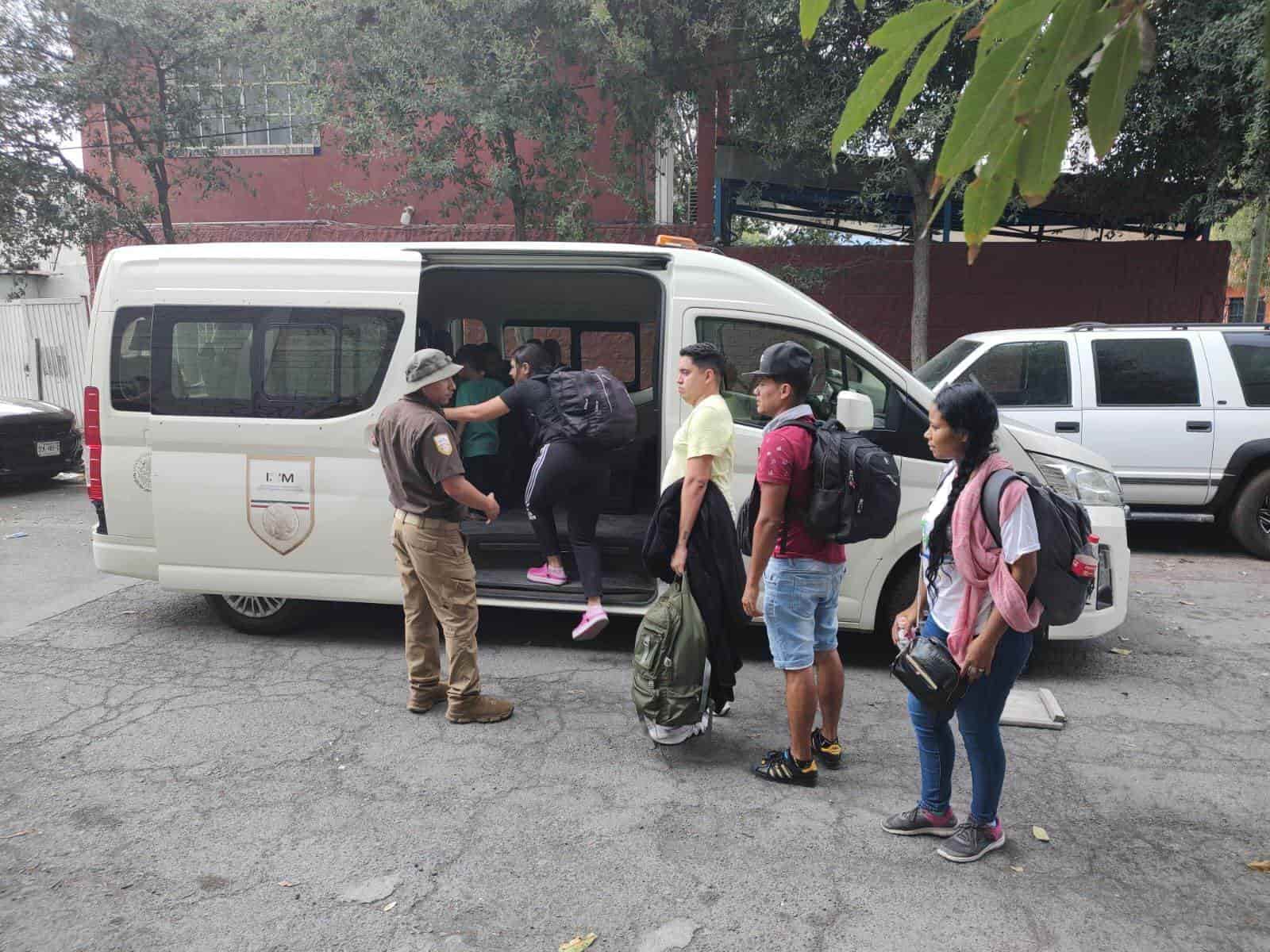 Un grupo de 18 migrantes venezolanos y hondureños que estaban privados de la libertad en dos domicilios de la Colonia Terminal, ayer fueron rescatados por elementos de la Agencia Estatal de Investigaciones.