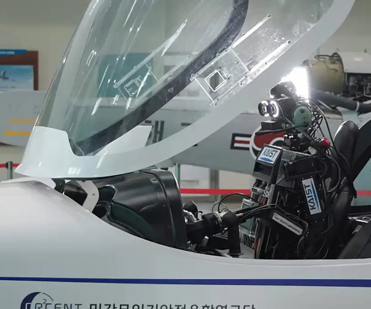 Este robot puede pilotar un avión con solo leer el manual