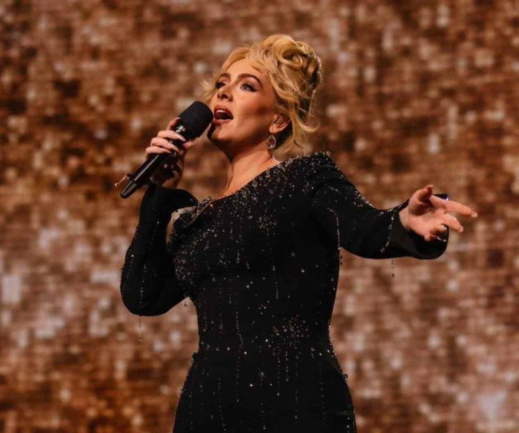 Adele detiene show en Las Vegas y defiende a fan de guardias
