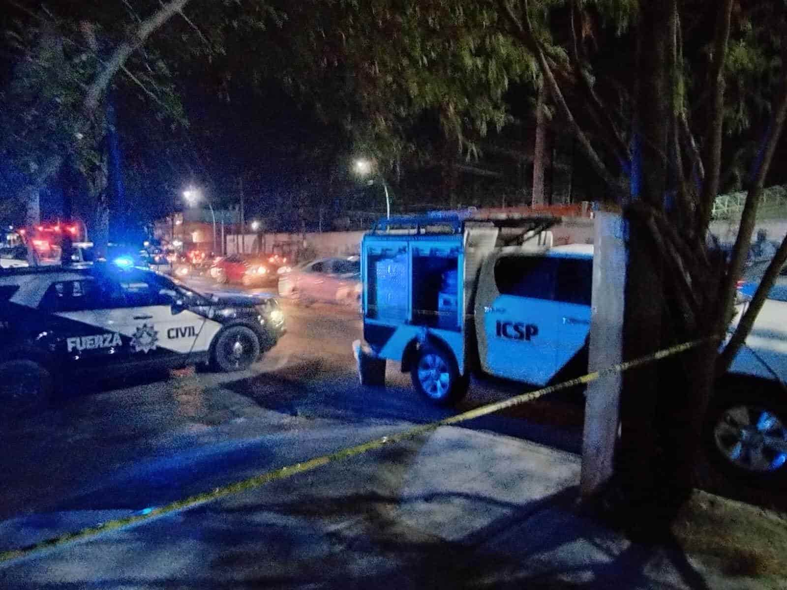 Una mujer fue asesinada a cuchilladas frente al panteón municipal al norte de Monterrey, su agresor logró evadir la justicia.