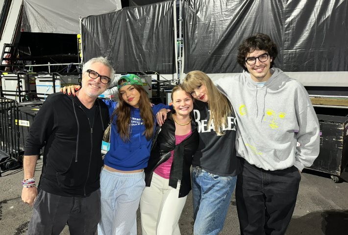 Asiste Alfonso Cuarón a concierto de Taylor Swift en CDMX