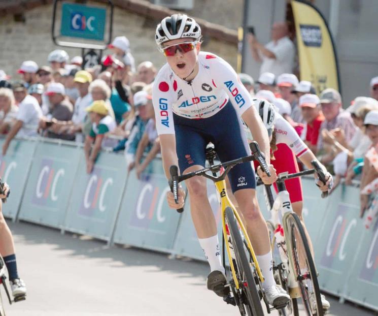 Ciclista regia brilla en Tour de Francia Femenil