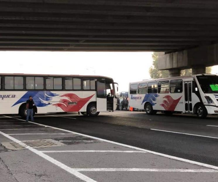 Transportistas bloquean la México-Pachuca