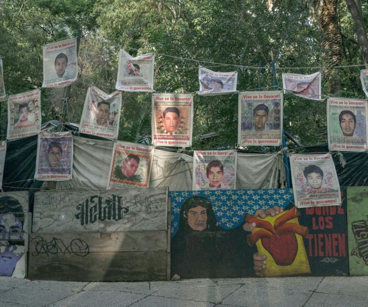 Revelan mensajes sobre caso Ayotzinapa