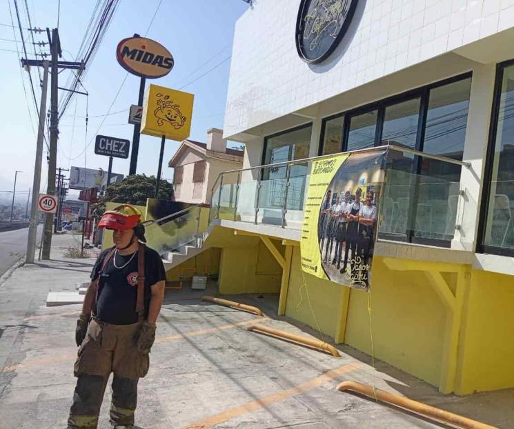 Evacuan restaurante de Cumbres por conato de incendio