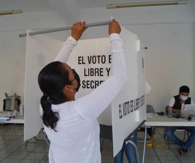 Mujeres competirán presidencia de México, periódicos en EU