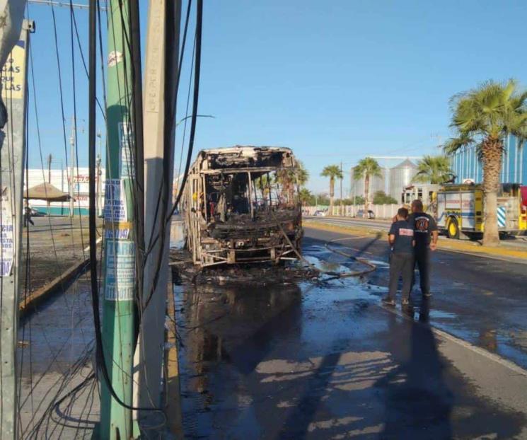 Consume fuego camión urbano en Guadalupe