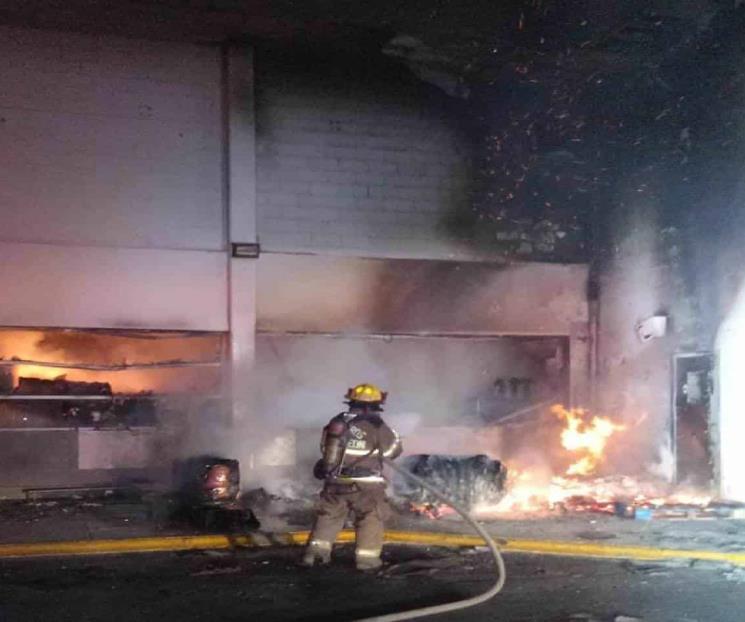 Se incendia supermercado en centro de Monterrey