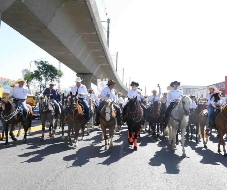 Celebran Fundación de Monterrey con cabalgata