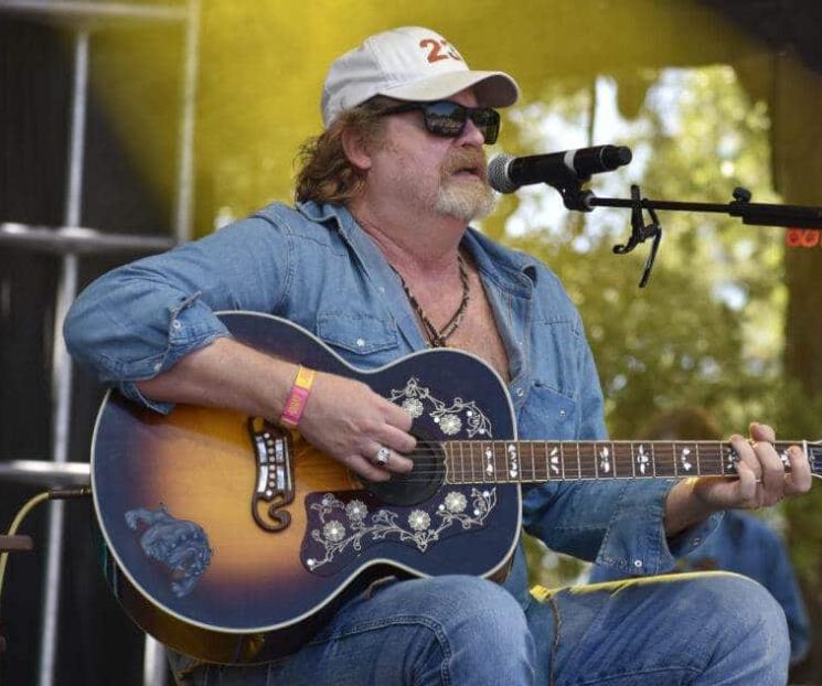 Fallece el cantante country Charlie Robison a los 59 años