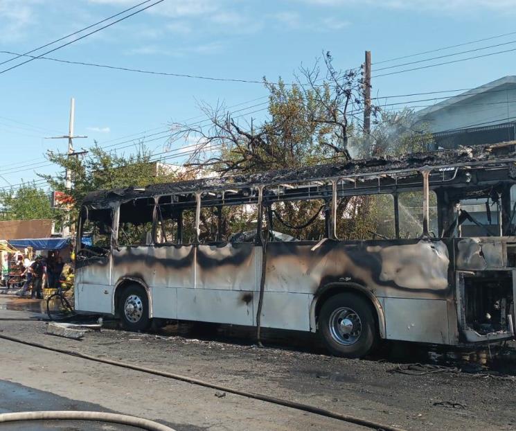 Se incendia otra ruta urbana en Avenida Manuel L. Barragán