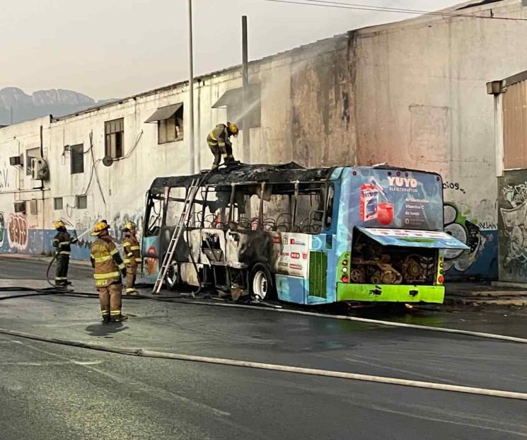 Se incendia camión de la Ruta 229 en Monterrey