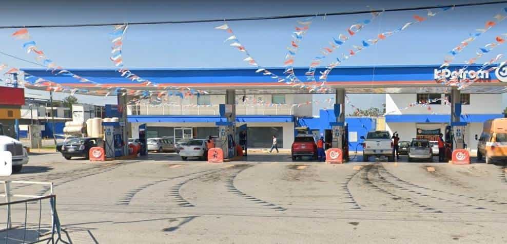 Una intensa movilización policiaca se registró en el municipio de Juárez, cuando tres hombres armados, asaltaron una estación de gasolina en esta ciudad.