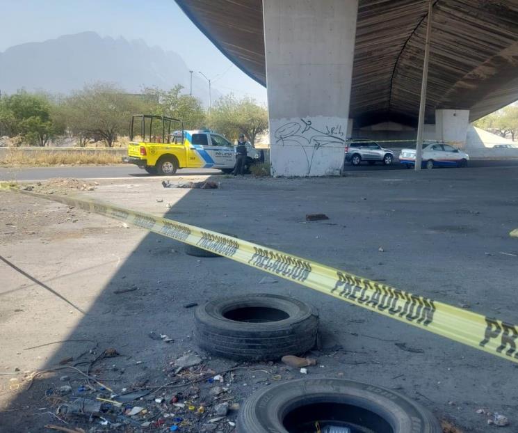Encuentran a hombre sin vida bajo puente en Monterrey