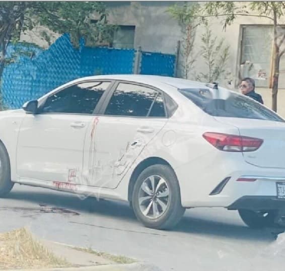 Un taxista de un servicio de plataforma digital, se encuentra grave, después de ser asaltado con lujo de violencia por su propio pasajero, quien lo apuñaló en el municipio de Juárez.