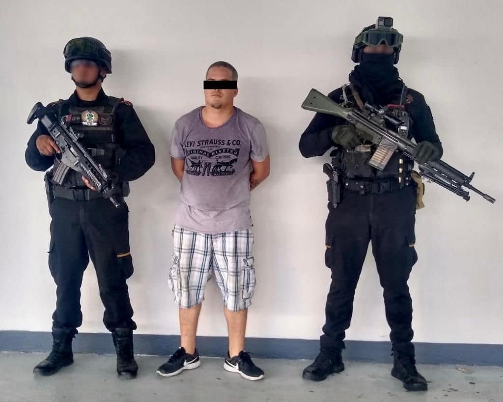 Un presunto miembro de un grupo delincuencial independiente, fue detenido por elementos de Fuerza Civil, a quien le hallaron armas y droga en Juárez.