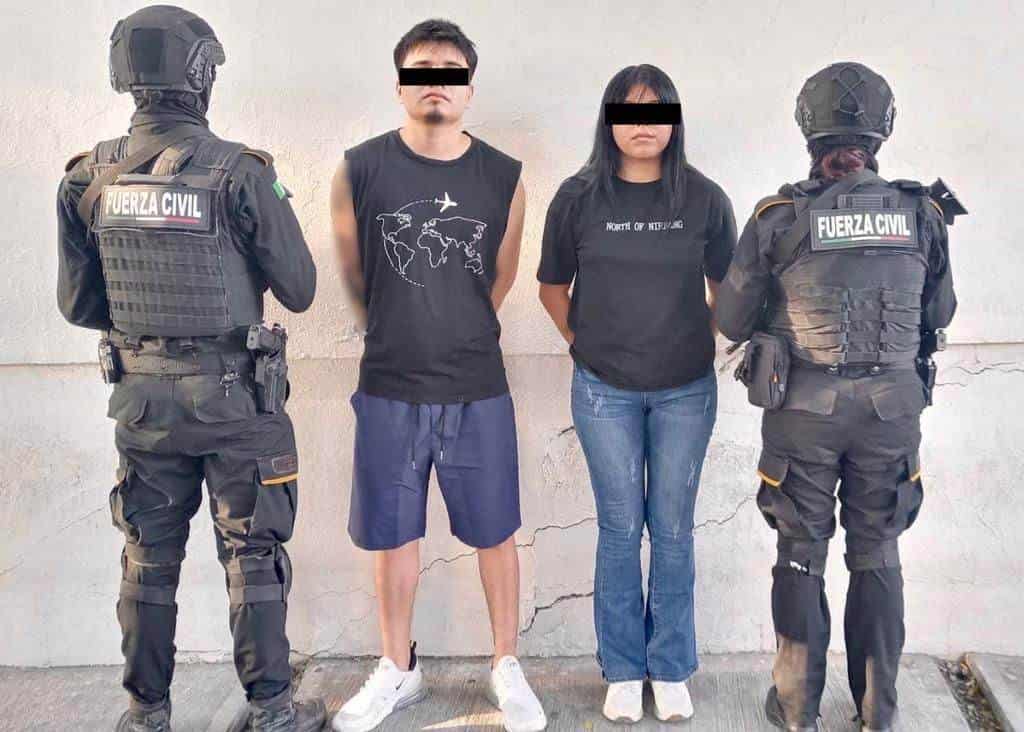 Dos presuntos integrantes de un grupo delictivo fueron arrestados por elementos de Fuerza Civil, quienes les aseguraron droga, un arma y 87 mil pesos en efectivo, en el municipio de Guadalupe, tras reportes de personas armadas.