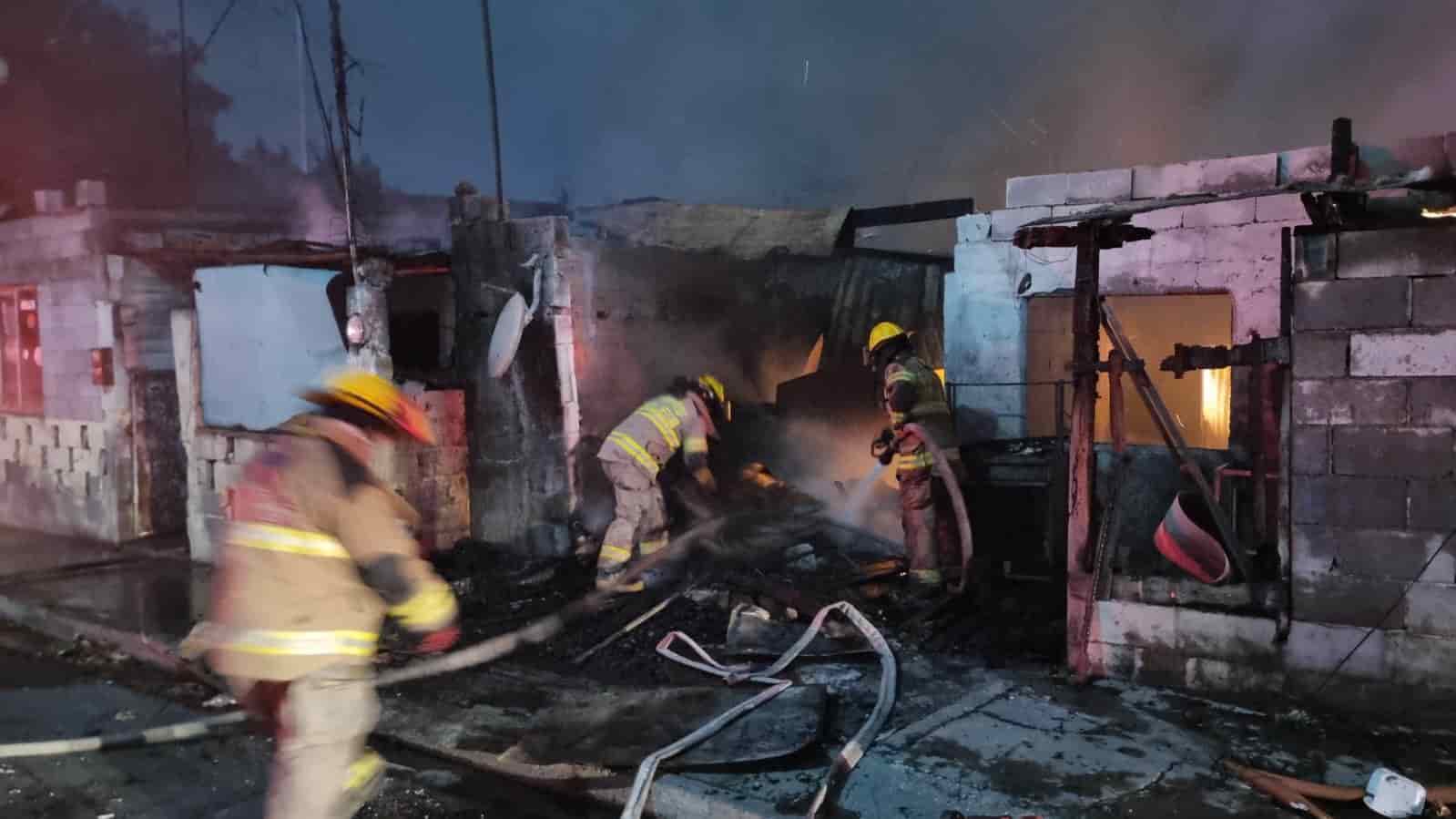 Un domicilio se incendió en la Colonia Garza Nieto, sin que se reportaran lesionados, la madrugada de ayer en el municipio de Monterrey.