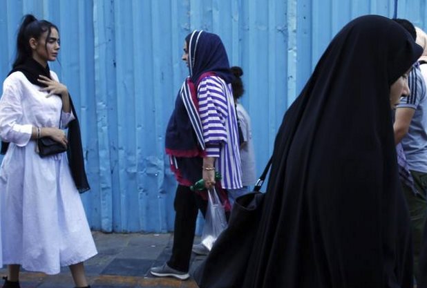 Endurece Irán restricciones sobre vestimenta de las mujeres