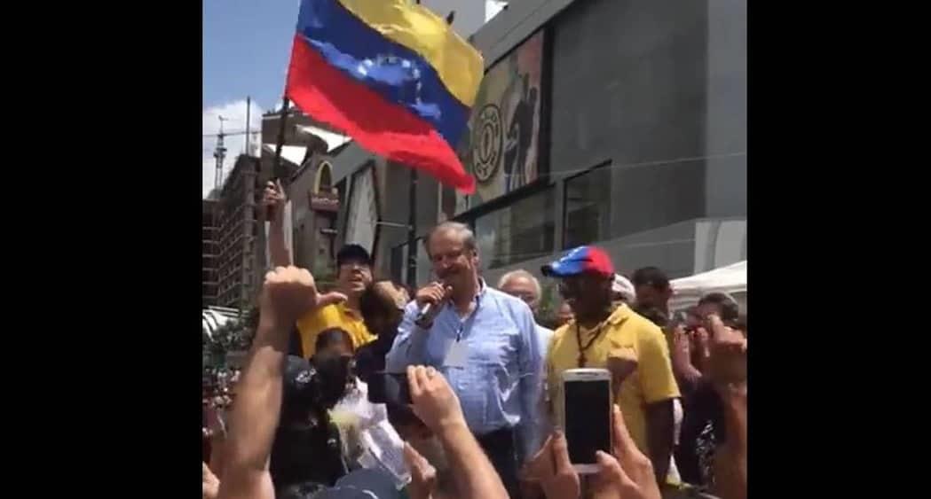 Fox afirma en Venezuela que el dictador saldrá