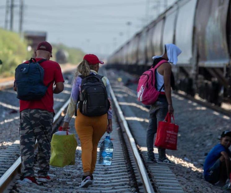 Caravanas de más de 3 mil migrantes atraviesan México