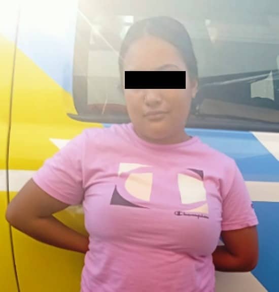 Luego de sustraer ropa interior de una tienda departamental por un monto de más de 3 mil pesos, una joven fue arrestada por elementos de la Secretaría de Seguridad y Protección a la Ciudadanía de Monterrey, el domingo en el centro de Monterrey.