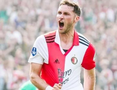 Santi Giménez continúa on fire en la Eredivisie