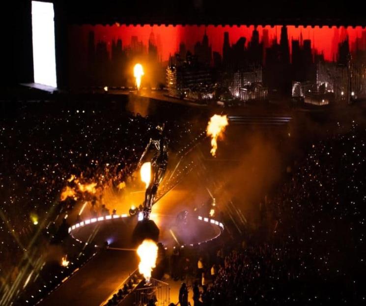 Deleita The Weeknd a 54 mil regios en el Estadio BBVA