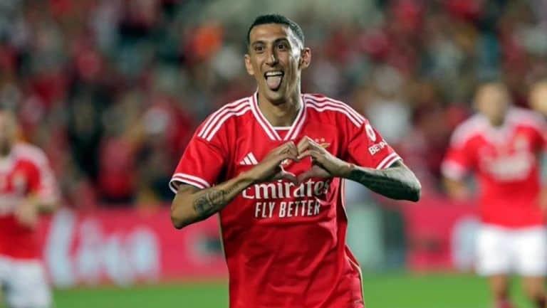 Benfica vence al Oporto y es líder