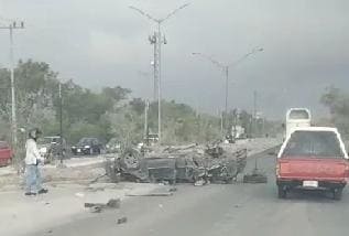 En una aparatosa volcadura en la que destrozó su camioneta, un joven resultó con diversas lesiones, ayer en el municipio de Santa Catarina.